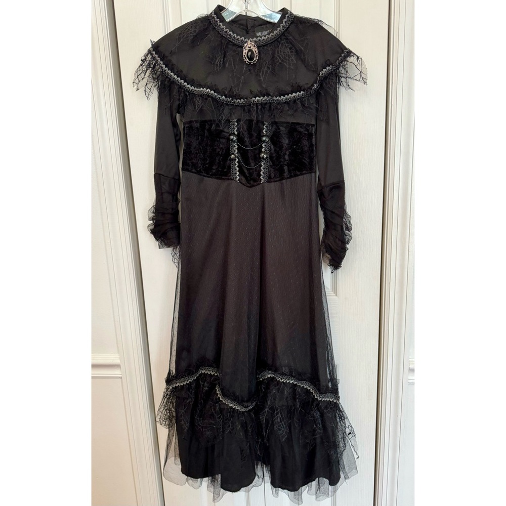 Girls Witch / Wednesday Theme Costume - EUC - Size 10 - Great Quality